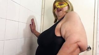 Naughty fat mature granny has a giant butt and curves thick BBW hardcore gilf wanting to be fucked